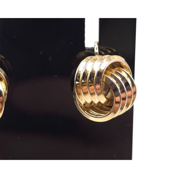 "Vintage-Inspired Design with Contemporary Function Clip on Earrings- Appealing - Picture 5 of 6